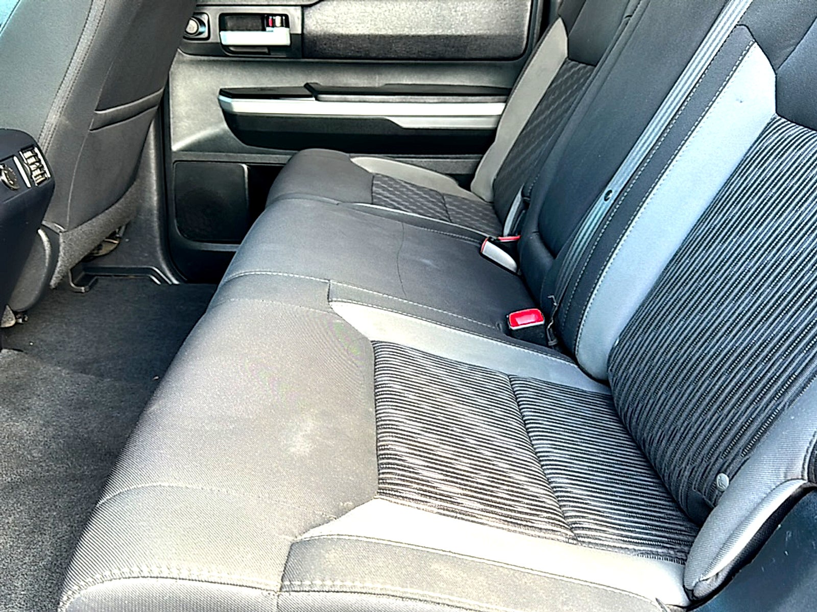 2017 Toyota Tundra SR5 5.7L V8