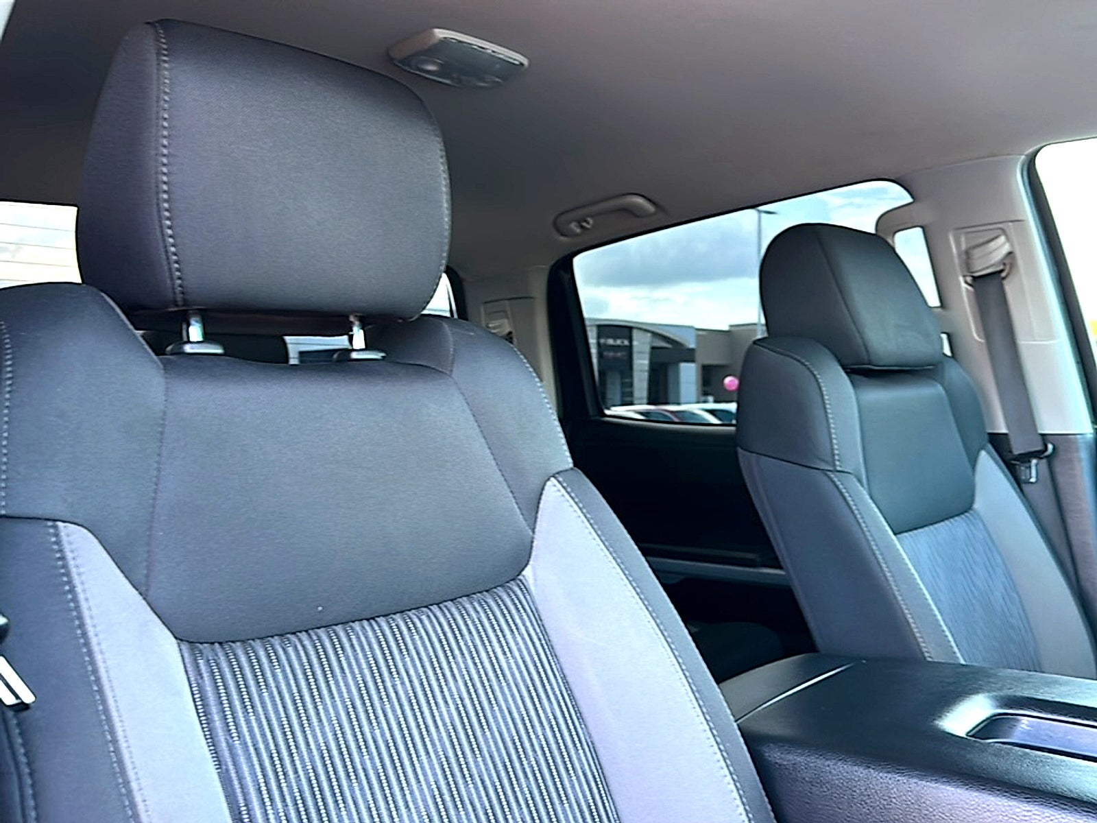 2017 Toyota Tundra SR5 5.7L V8
