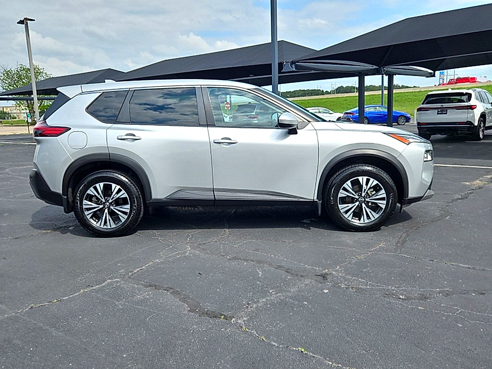 2023 Nissan Rogue SV FWD