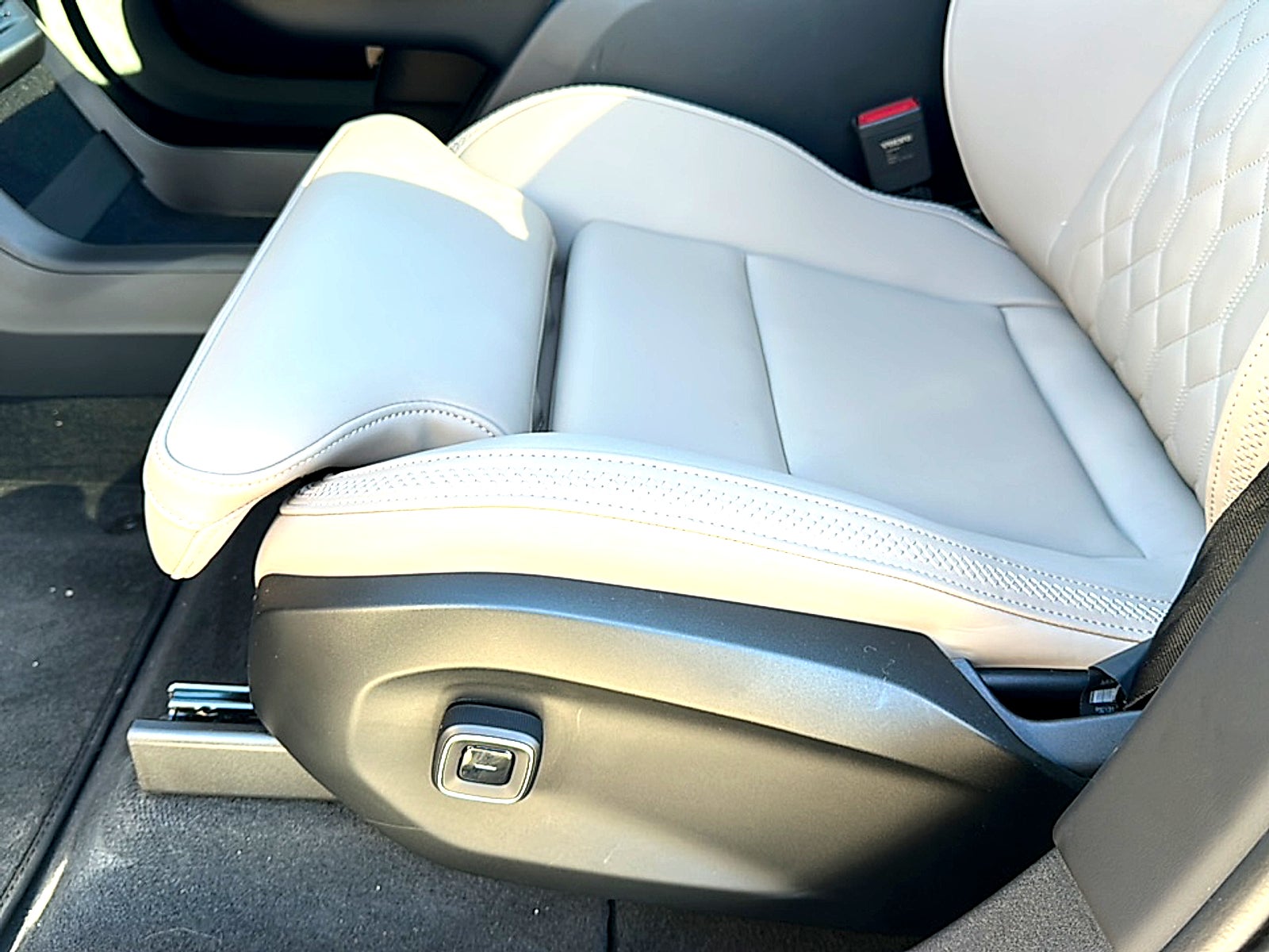 2025 Volvo EX90 Twin Motor Performance Ultra 6-Seater
