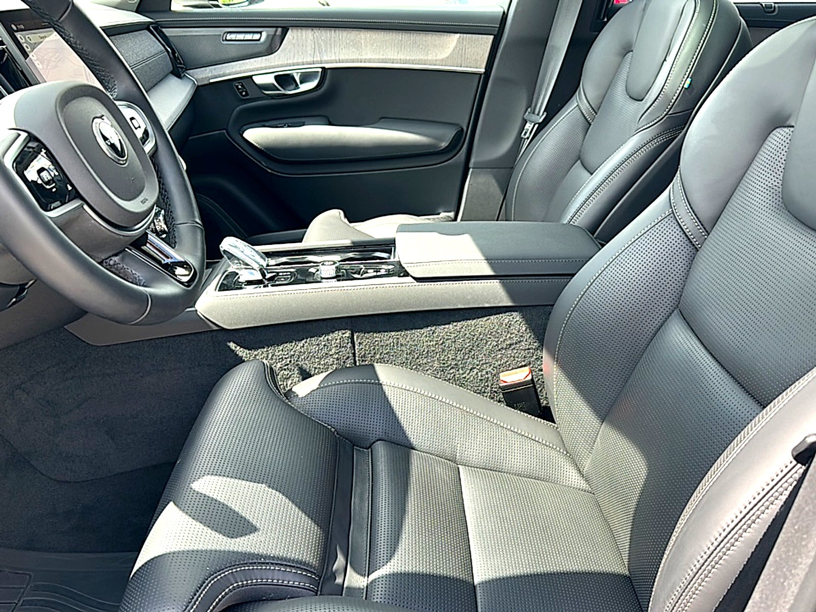2026 Volvo XC90 B6 Ultra Dark Theme 6-Seater
