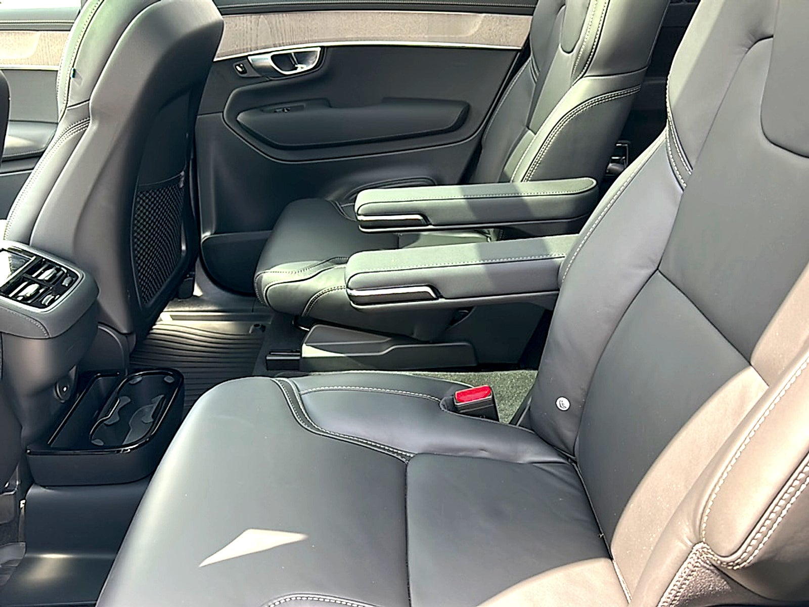 2026 Volvo XC90 B6 Ultra Dark Theme 6-Seater