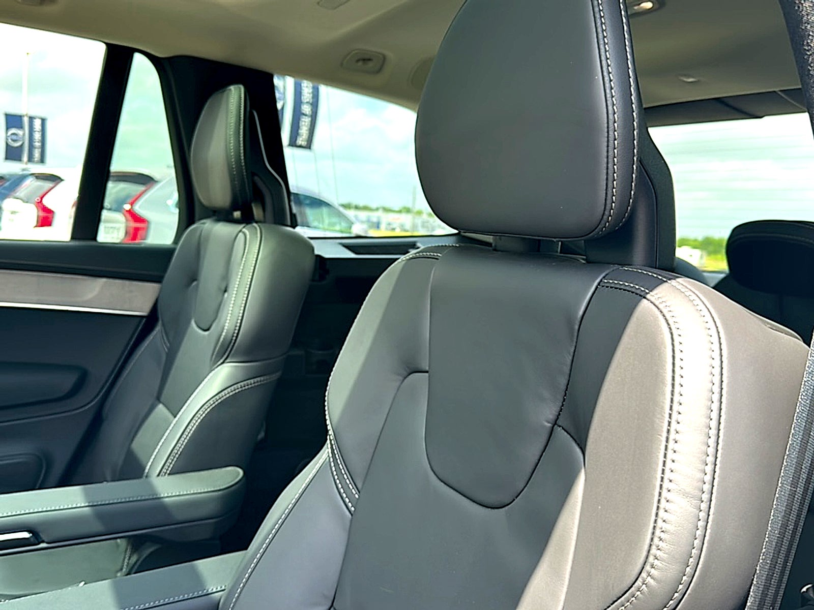 2026 Volvo XC90 B6 Ultra Dark Theme 6-Seater