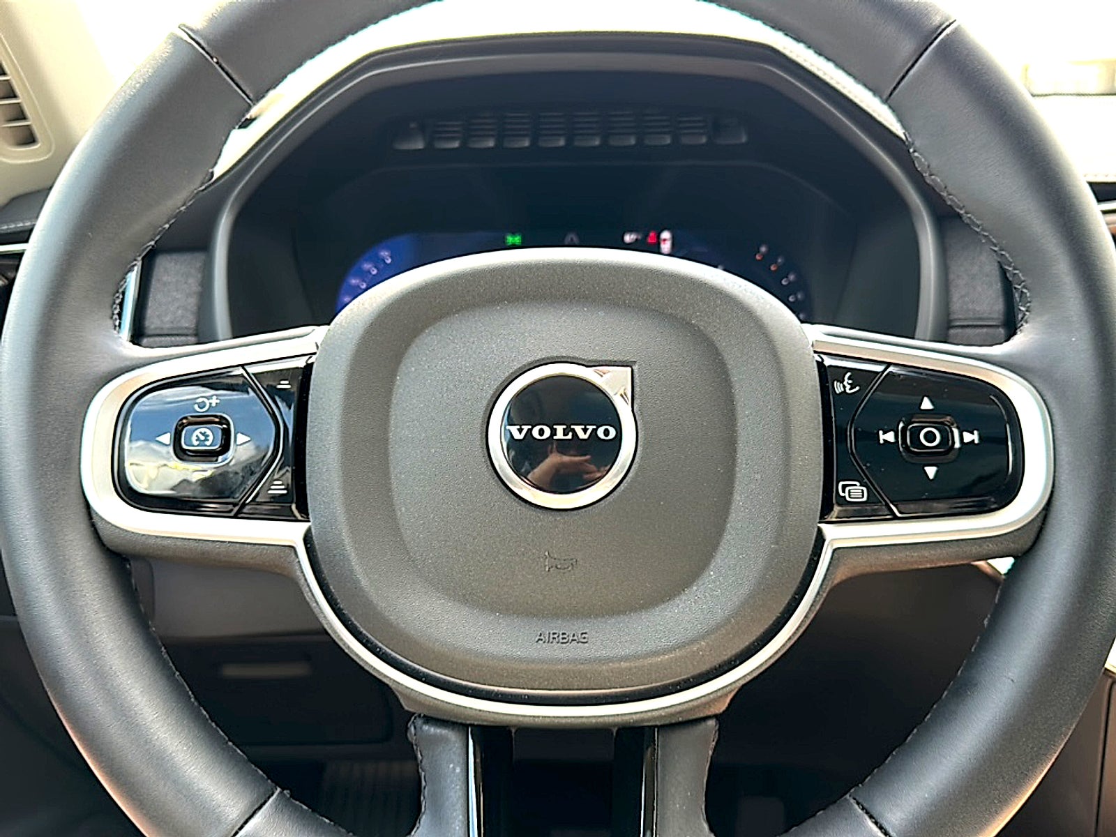 2026 Volvo XC90 B6 Ultra Dark Theme 6-Seater