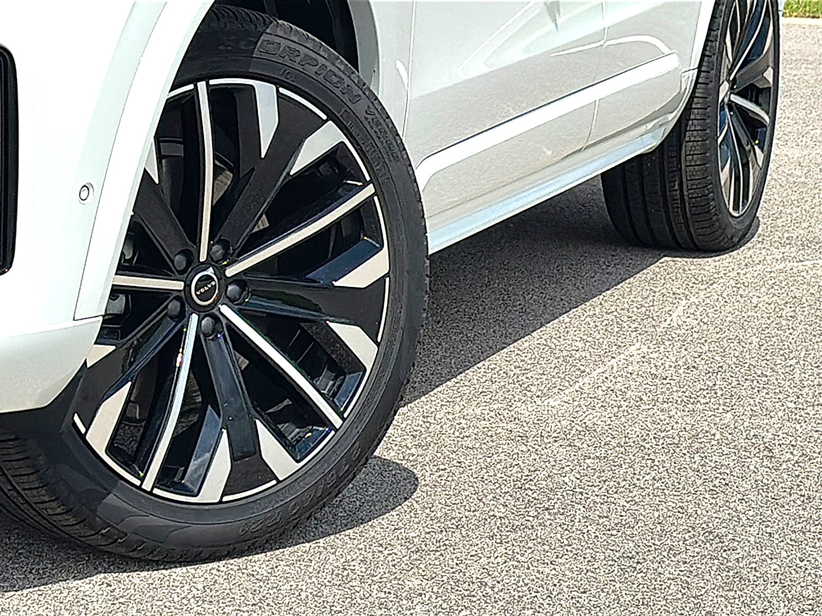 2026 Volvo XC90 B6 Ultra Dark Theme 6-Seater