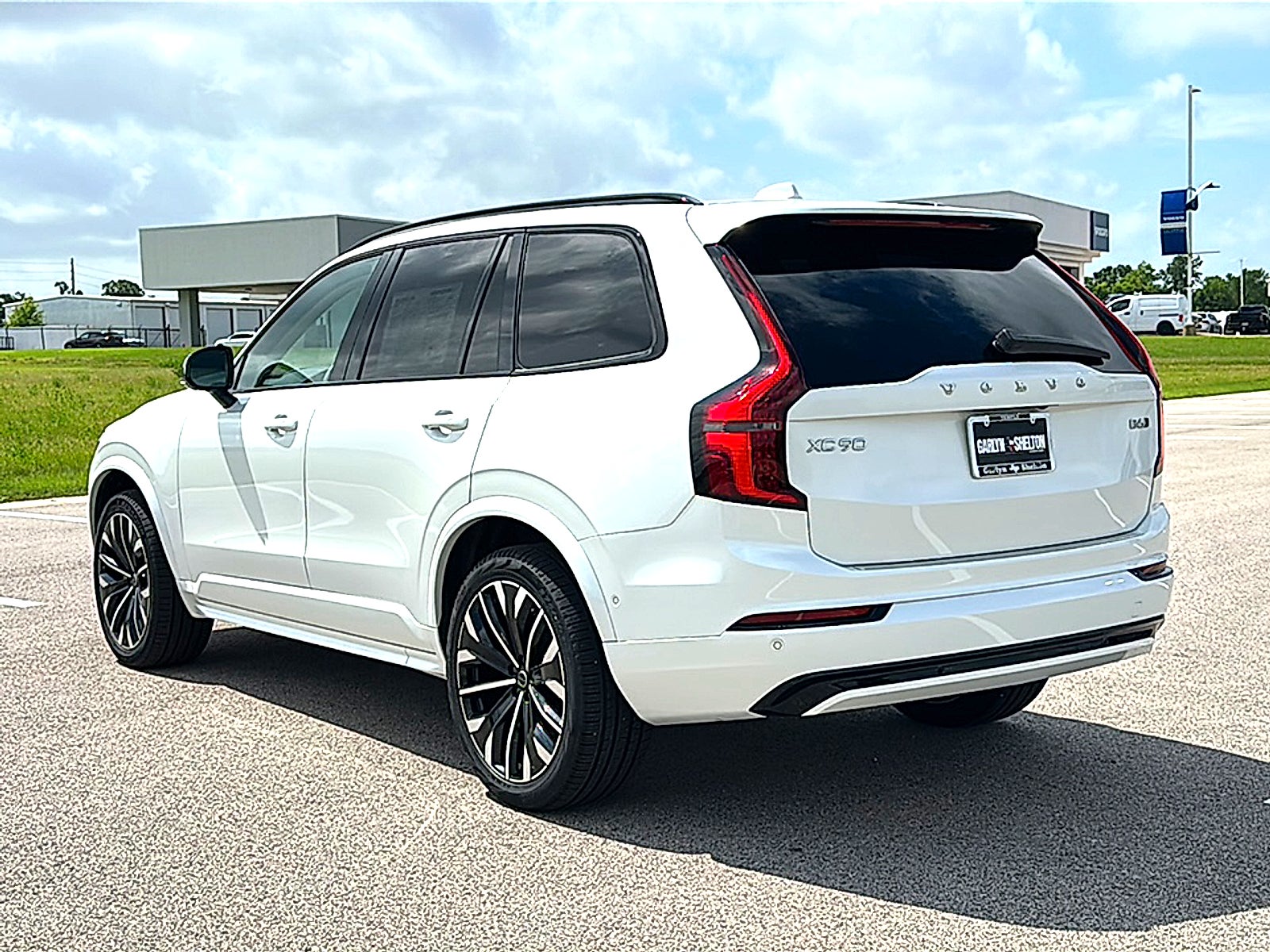 2026 Volvo XC90 B6 Ultra Dark Theme 6-Seater
