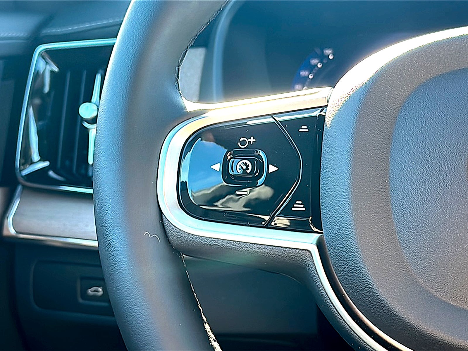 2026 Volvo XC90 Plus, B6 AWD Gas (mild hybrid), Gasoline, Bright, 7 Seats