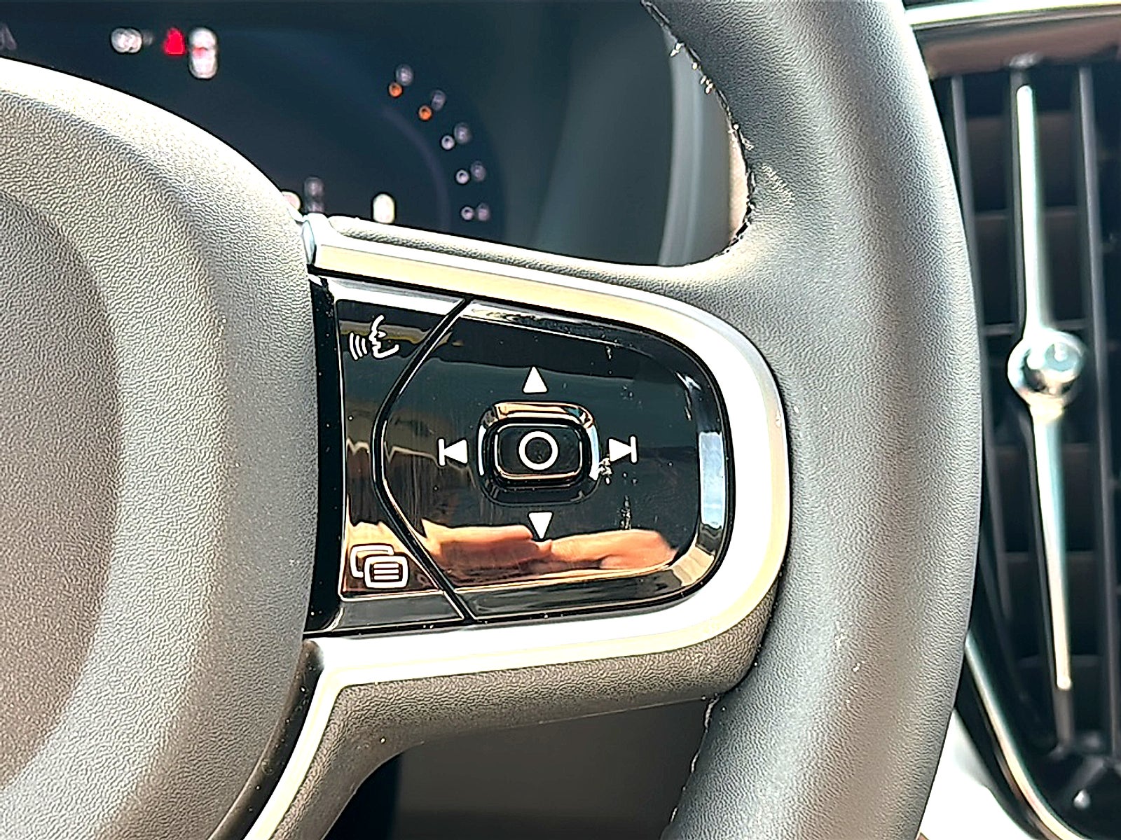 2026 Volvo XC90 Plus, B6 AWD Gas (mild hybrid), Gasoline, Bright, 7 Seats