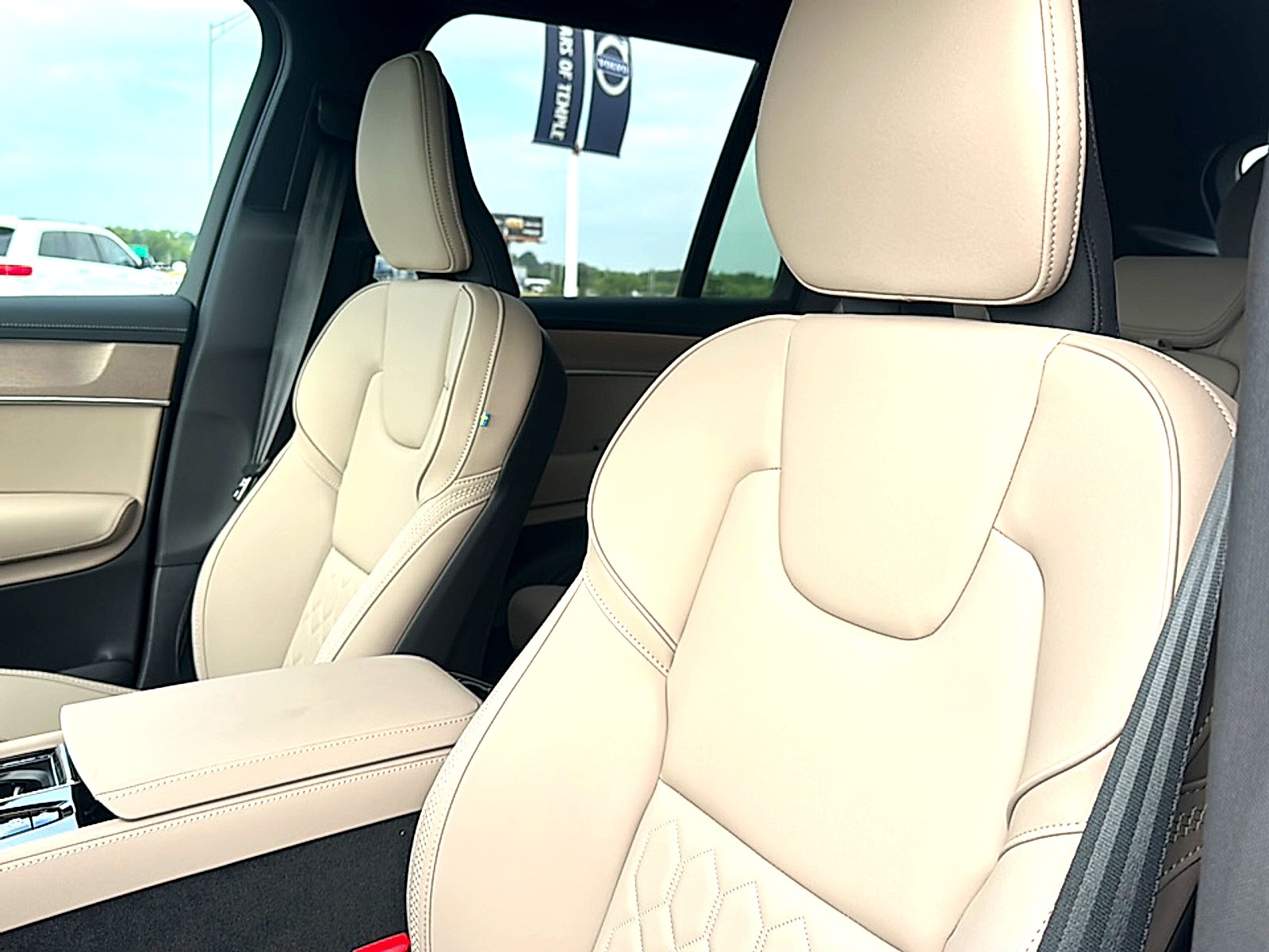 2026 Volvo XC90 B6 Plus 7-Seater