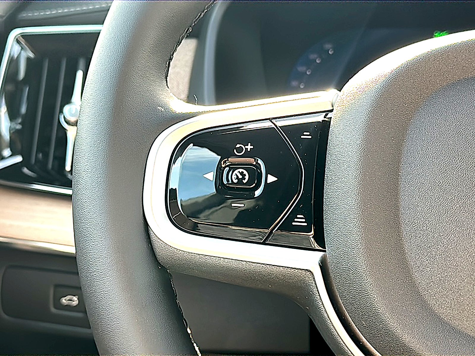 2026 Volvo XC90 Plus, B6 AWD Gas (mild hybrid), Gasoline, Bright, 7 Seats