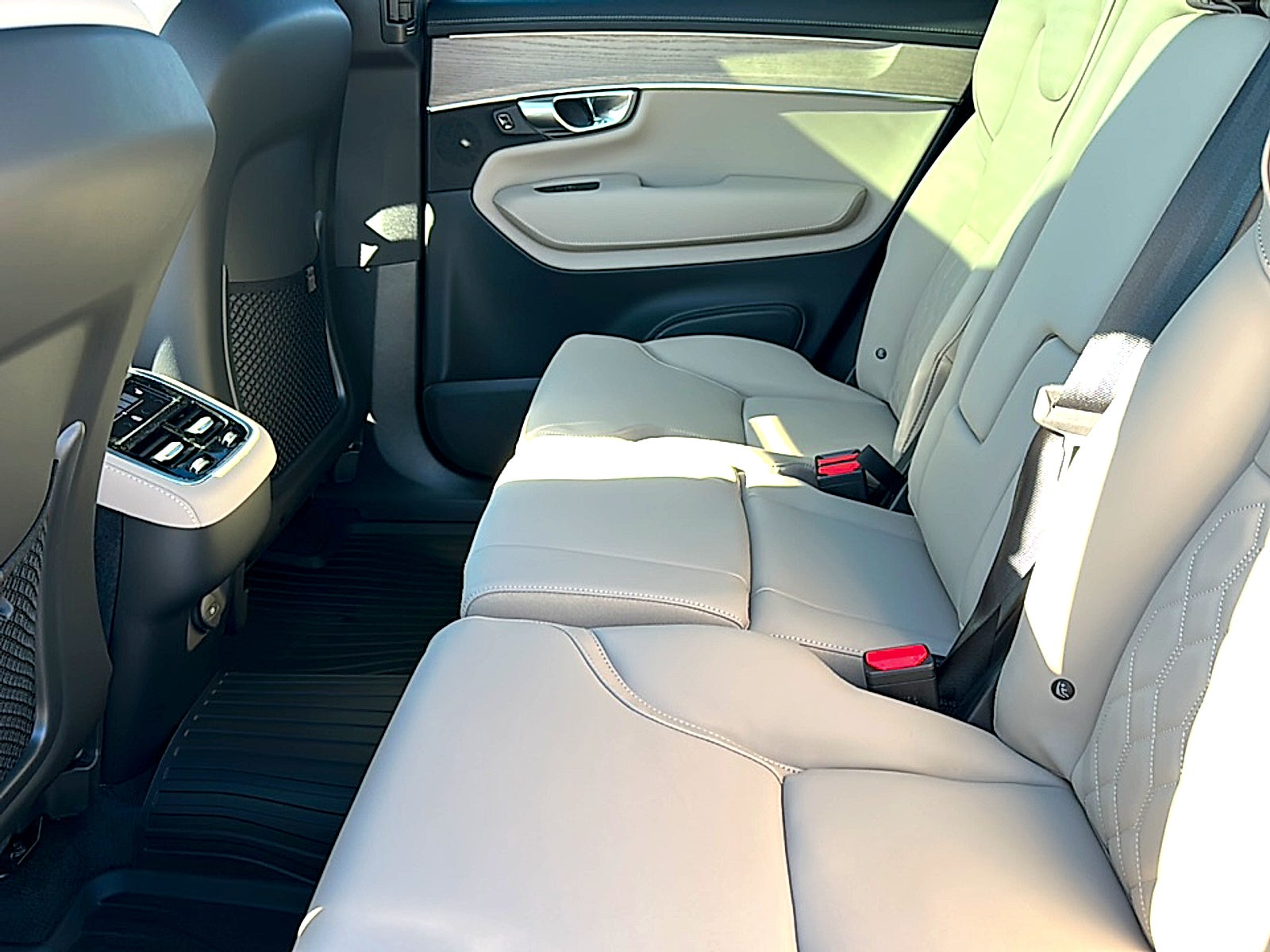 2026 Volvo XC90 Plus, B6 AWD Gas (mild hybrid), Gasoline, Bright, 7 Seats