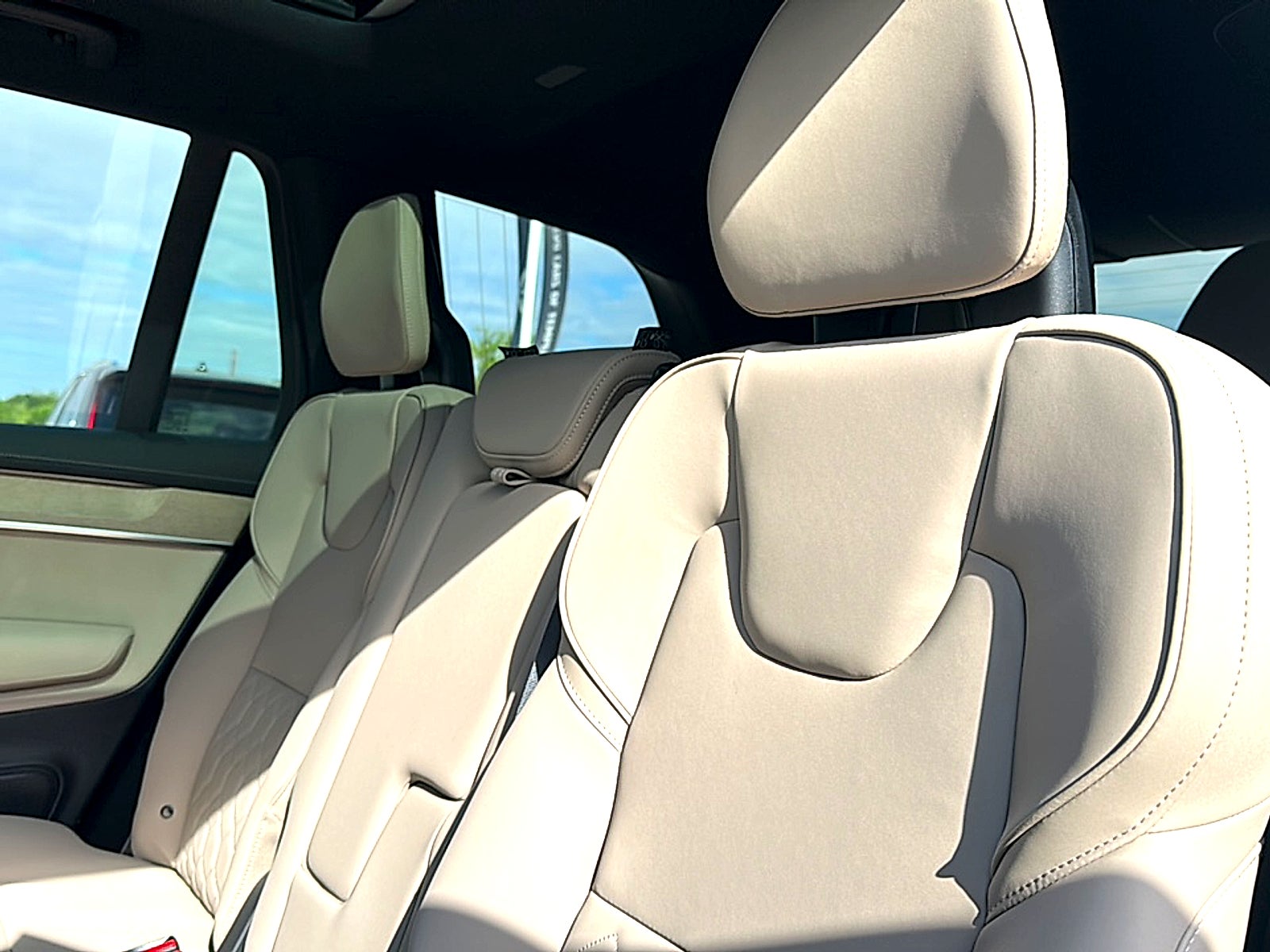 2026 Volvo XC90 Plus, B6 AWD Gas (mild hybrid), Gasoline, Bright, 7 Seats