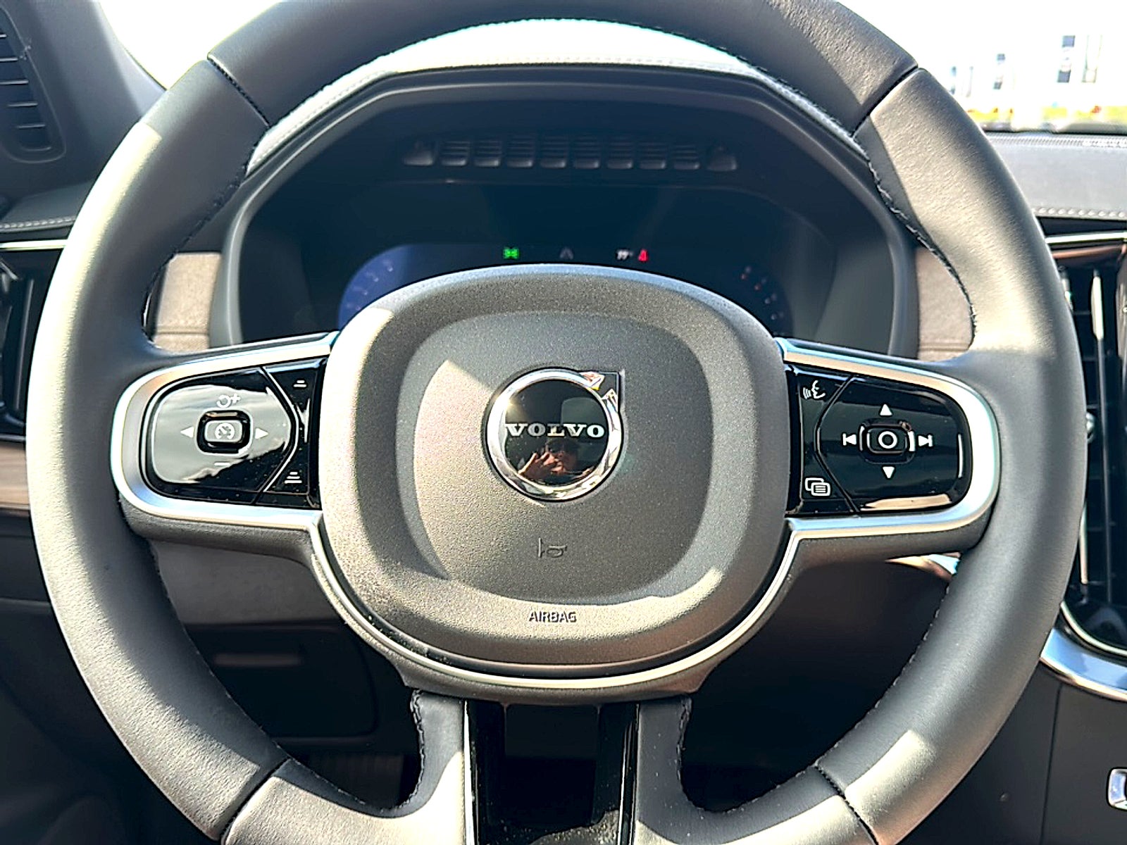 2026 Volvo XC90 Plus, B6 AWD Gas (mild hybrid), Gasoline, Bright, 7 Seats