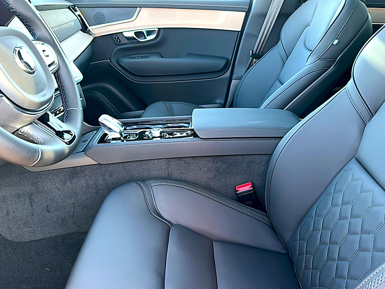 2026 Volvo XC90 Plus, B5 AWD Gas (mild hybrid), Gasoline, Bright, 6 Seats