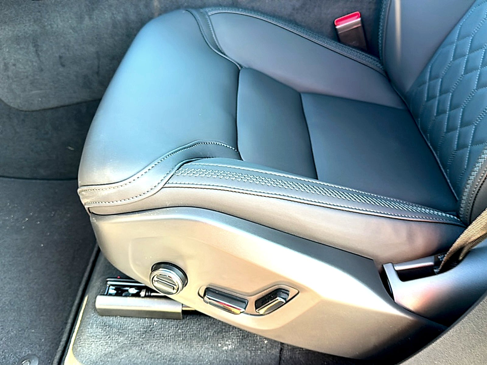 2026 Volvo XC90 Plus, B5 AWD Gas (mild hybrid), Gasoline, Bright, 6 Seats