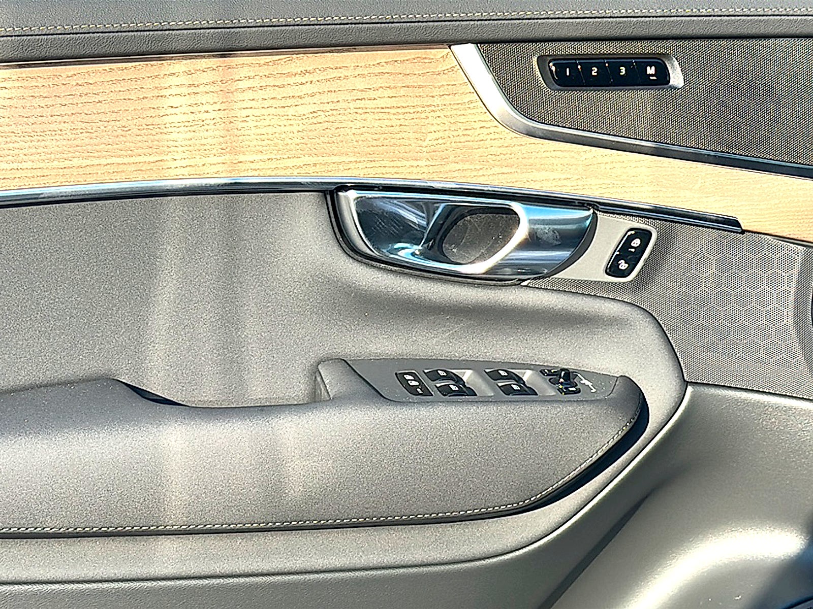 2026 Volvo XC90 Plus, B5 AWD Gas (mild hybrid), Gasoline, Bright, 6 Seats