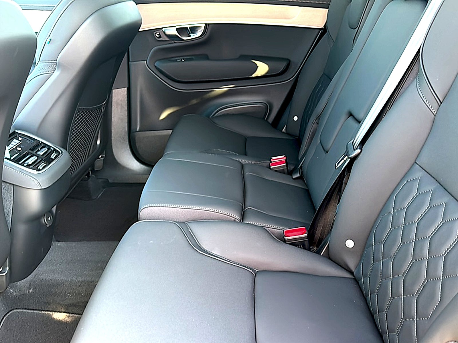 2026 Volvo XC90 Plus, B5 AWD Gas (mild hybrid), Gasoline, Bright, 6 Seats