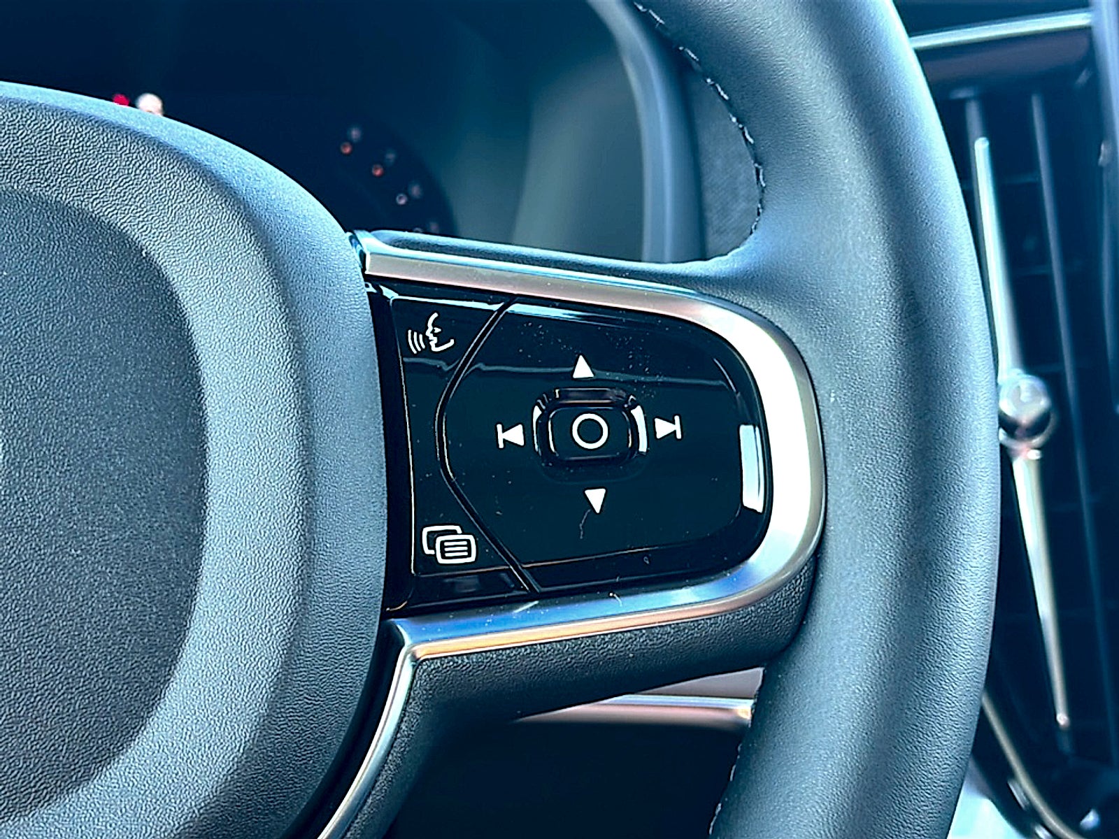 2026 Volvo XC90 Plus, B5 AWD Gas (mild hybrid), Gasoline, Bright, 6 Seats