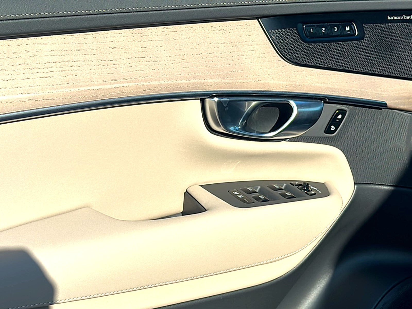 2026 Volvo XC90 B6 Plus 7-Seater