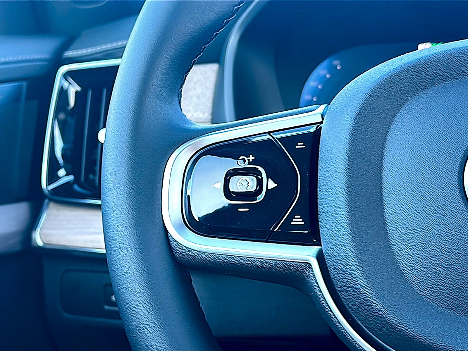 2026 Volvo XC90 B6 Plus 7-Seater