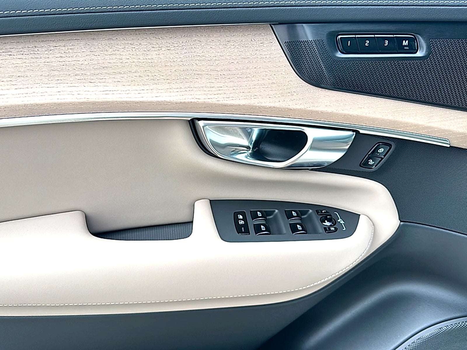 2026 Volvo XC90 Plus, B6 AWD Gas (mild hybrid), Gasoline, Bright, 7 Seats