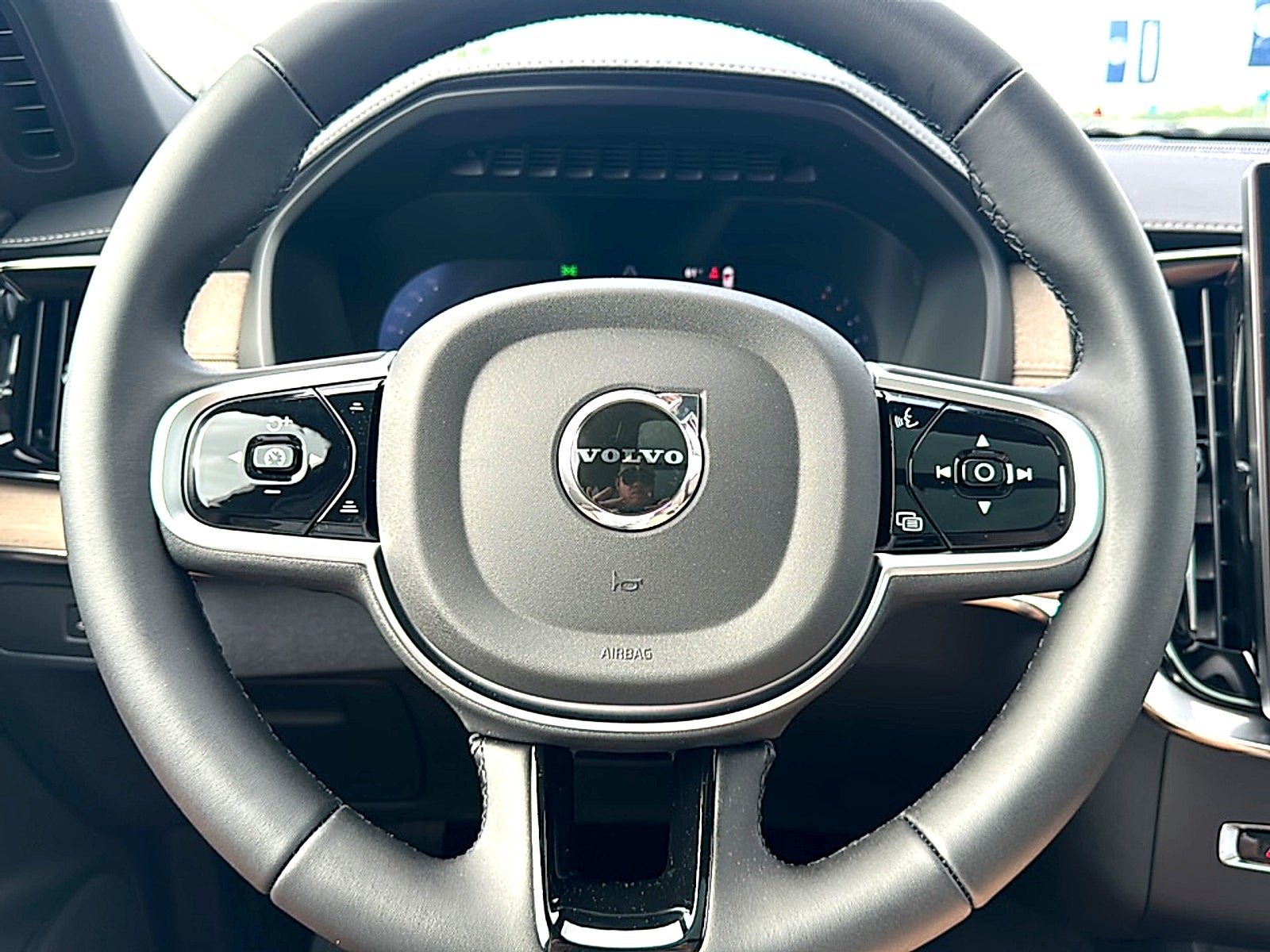 2026 Volvo XC90 Plus, B6 AWD Gas (mild hybrid), Gasoline, Bright, 7 Seats