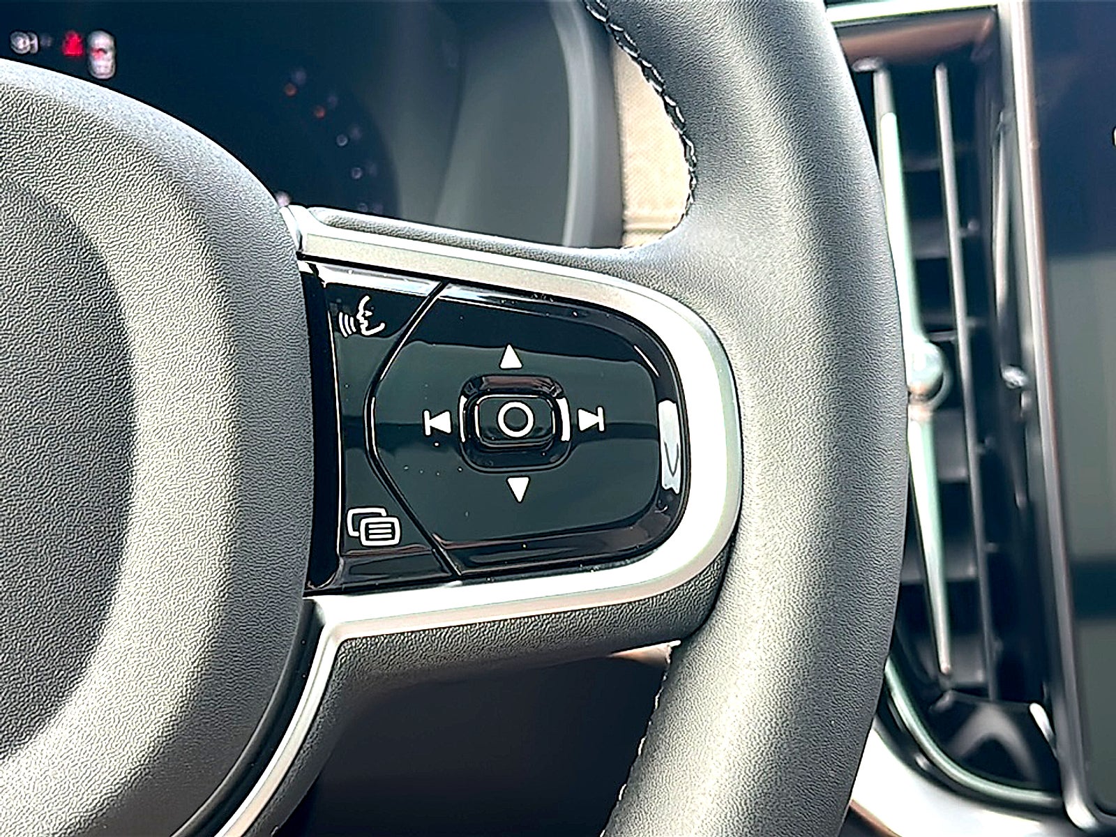 2026 Volvo XC90 Plus, B6 AWD Gas (mild hybrid), Gasoline, Bright, 7 Seats