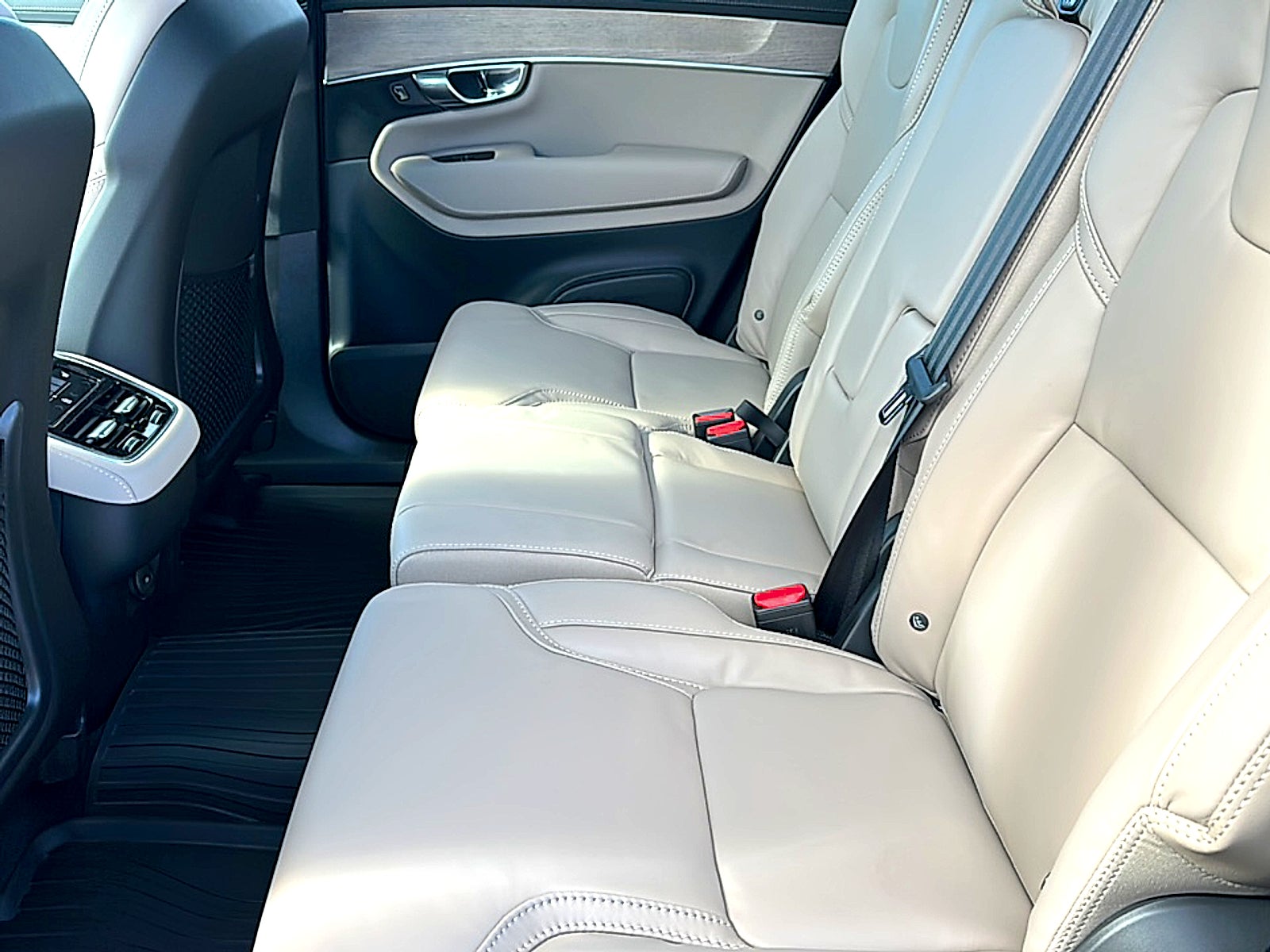 2026 Volvo XC90 Ultra, B6 AWD Gas (mild hybrid), Gasoline, Bright, 7 Seats