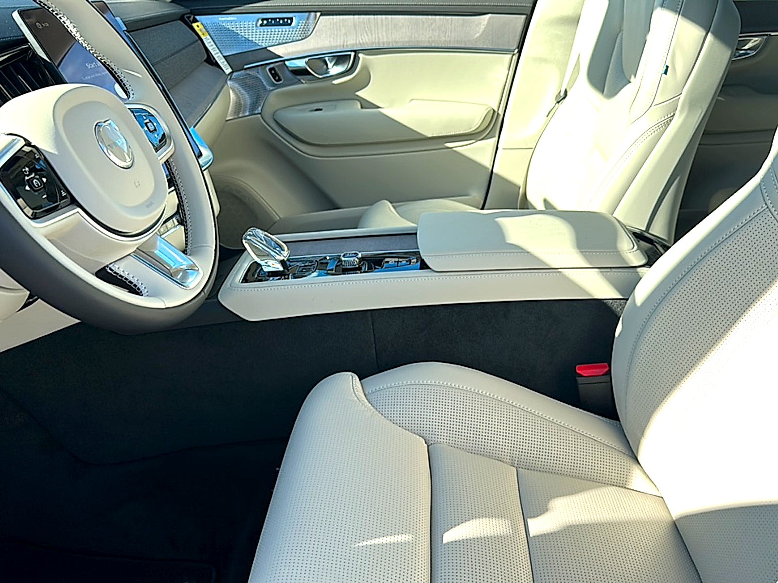 2026 Volvo XC90 Ultra, B6 AWD Gas (mild hybrid), Gasoline, Bright, 7 Seats