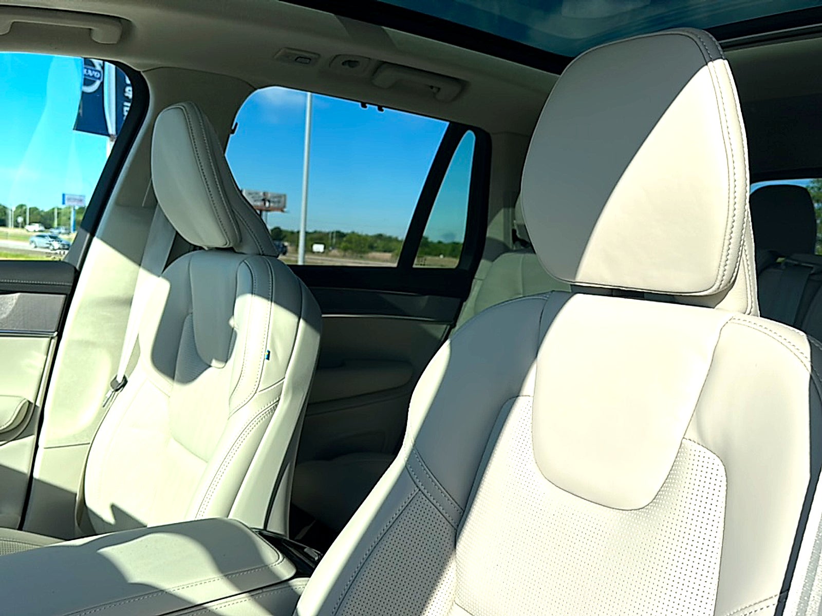 2026 Volvo XC90 Ultra, B6 AWD Gas (mild hybrid), Gasoline, Bright, 7 Seats
