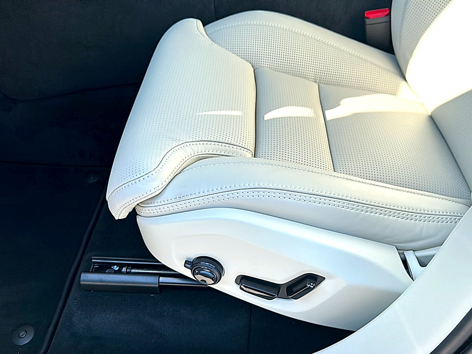 2026 Volvo XC90 Ultra, B6 AWD Gas (mild hybrid), Gasoline, Bright, 7 Seats