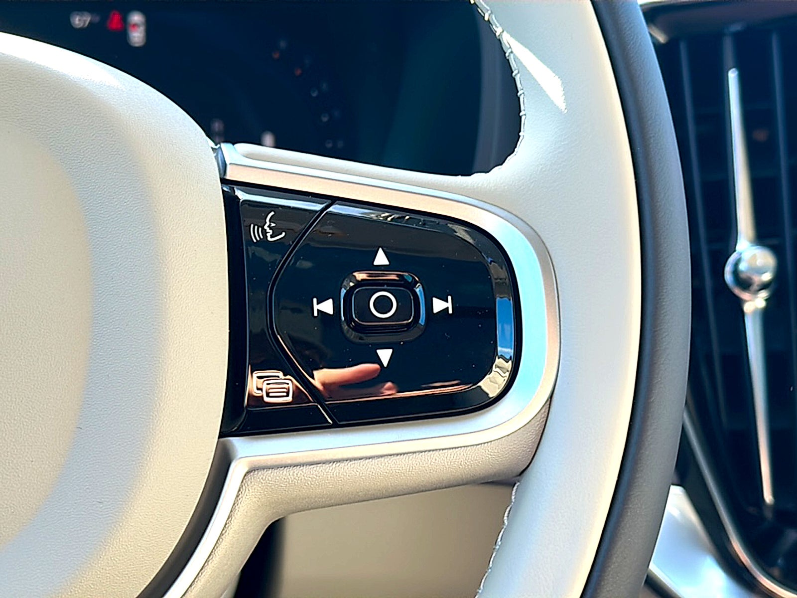 2026 Volvo XC90 Ultra, B6 AWD Gas (mild hybrid), Gasoline, Bright, 7 Seats