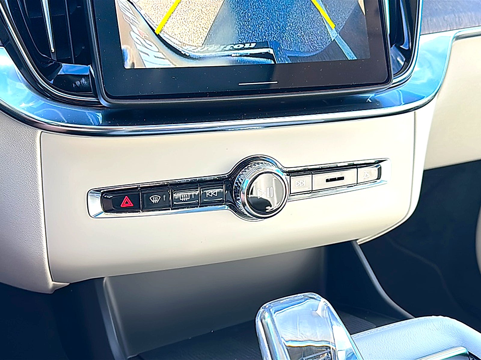 2026 Volvo XC90 Ultra, B6 AWD Gas (mild hybrid), Gasoline, Bright, 7 Seats