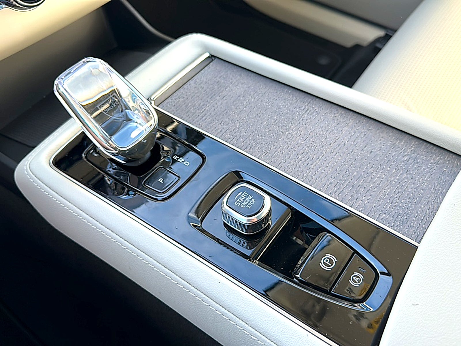 2026 Volvo XC90 Ultra, B6 AWD Gas (mild hybrid), Gasoline, Bright, 7 Seats