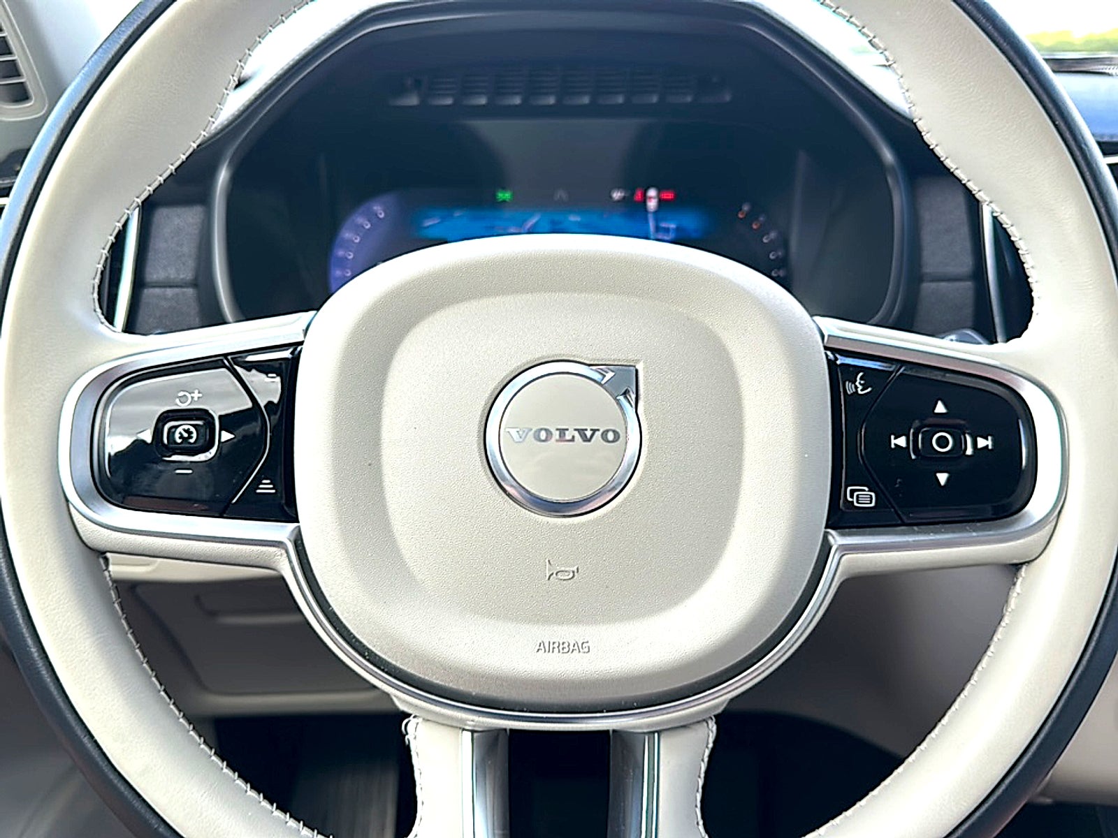 2026 Volvo XC90 Ultra, B6 AWD Gas (mild hybrid), Gasoline, Bright, 7 Seats