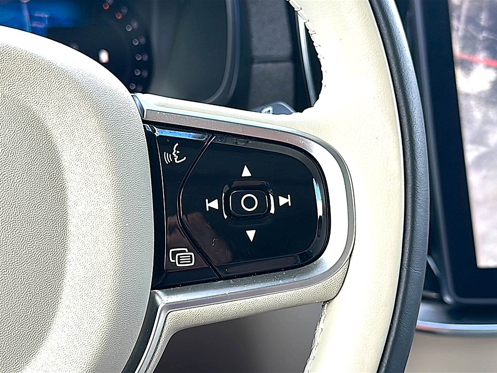2026 Volvo XC90 Ultra, B6 AWD Gas (mild hybrid), Gasoline, Bright, 7 Seats