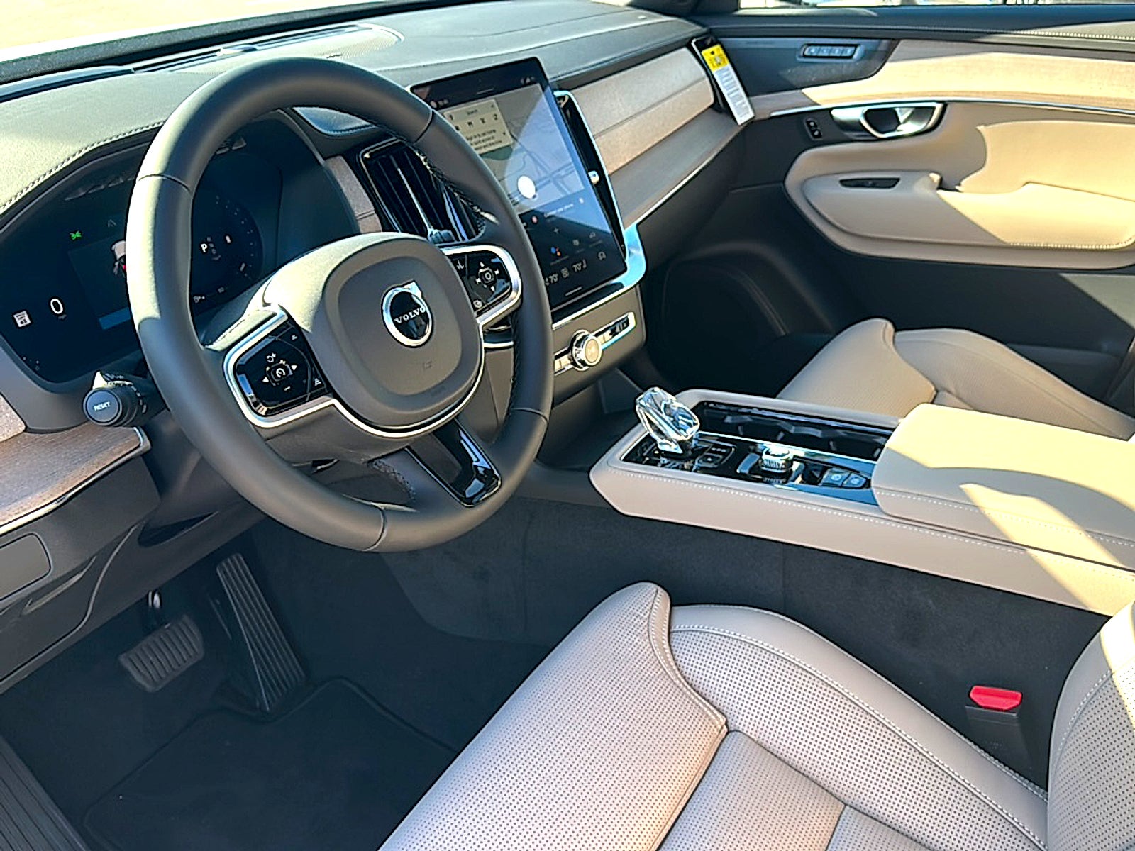 2026 Volvo XC90 Ultra, B6 AWD Gas (mild hybrid), Gasoline, Bright, 7 Seats