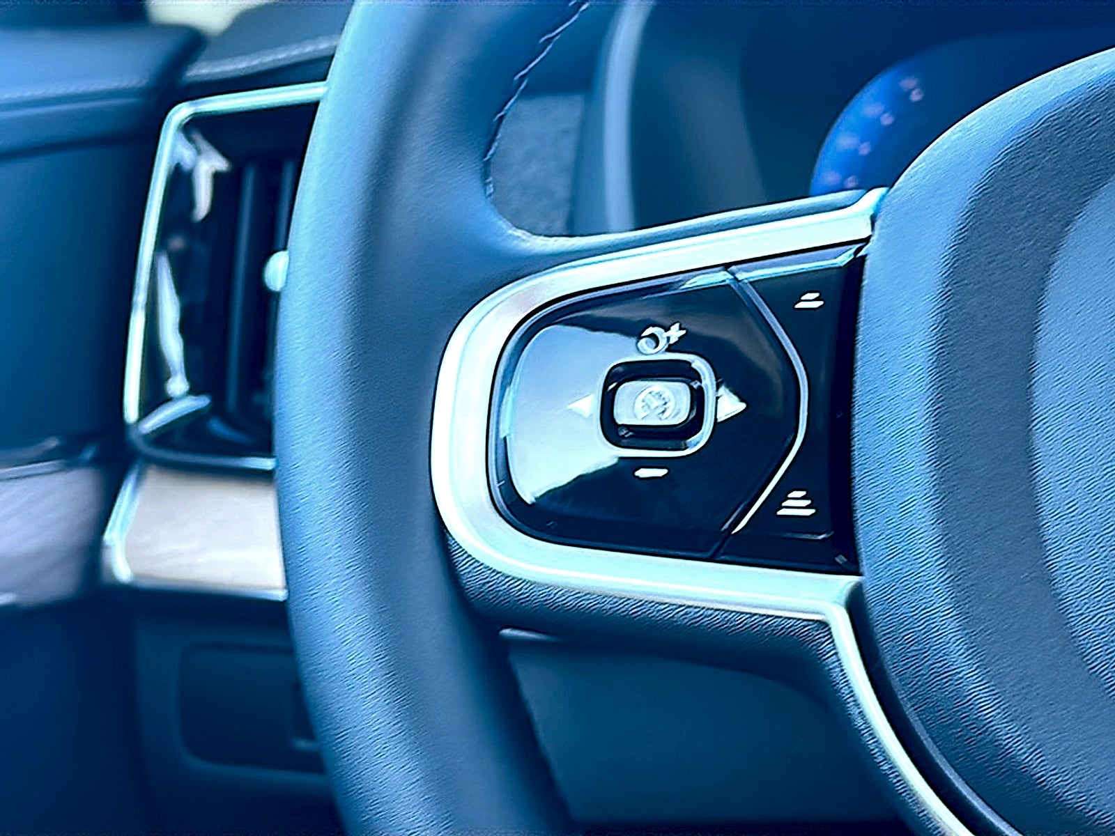 2026 Volvo XC90 B6 Core