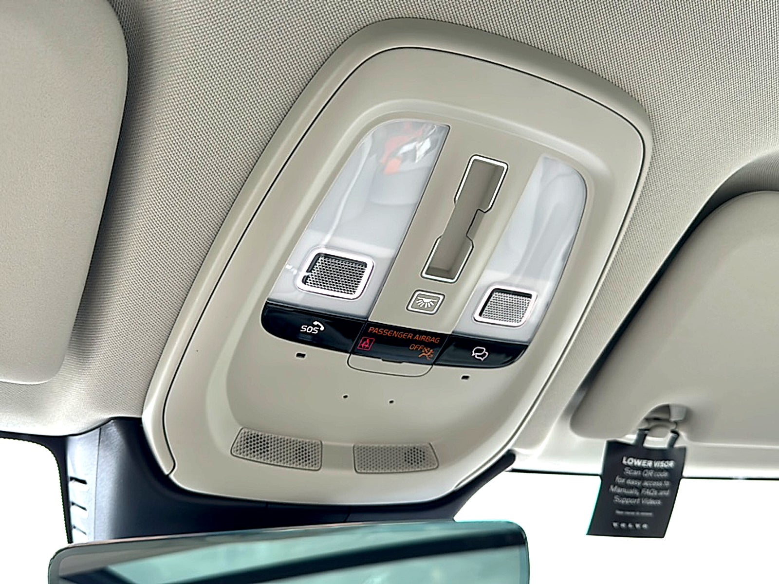 2024 Volvo XC60 Recharge Plug-In Hybrid T8 Plus Dark Theme