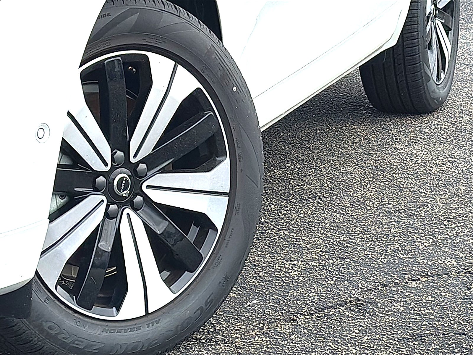 2024 Volvo XC60 Recharge Plug-In Hybrid T8 Plus Dark Theme