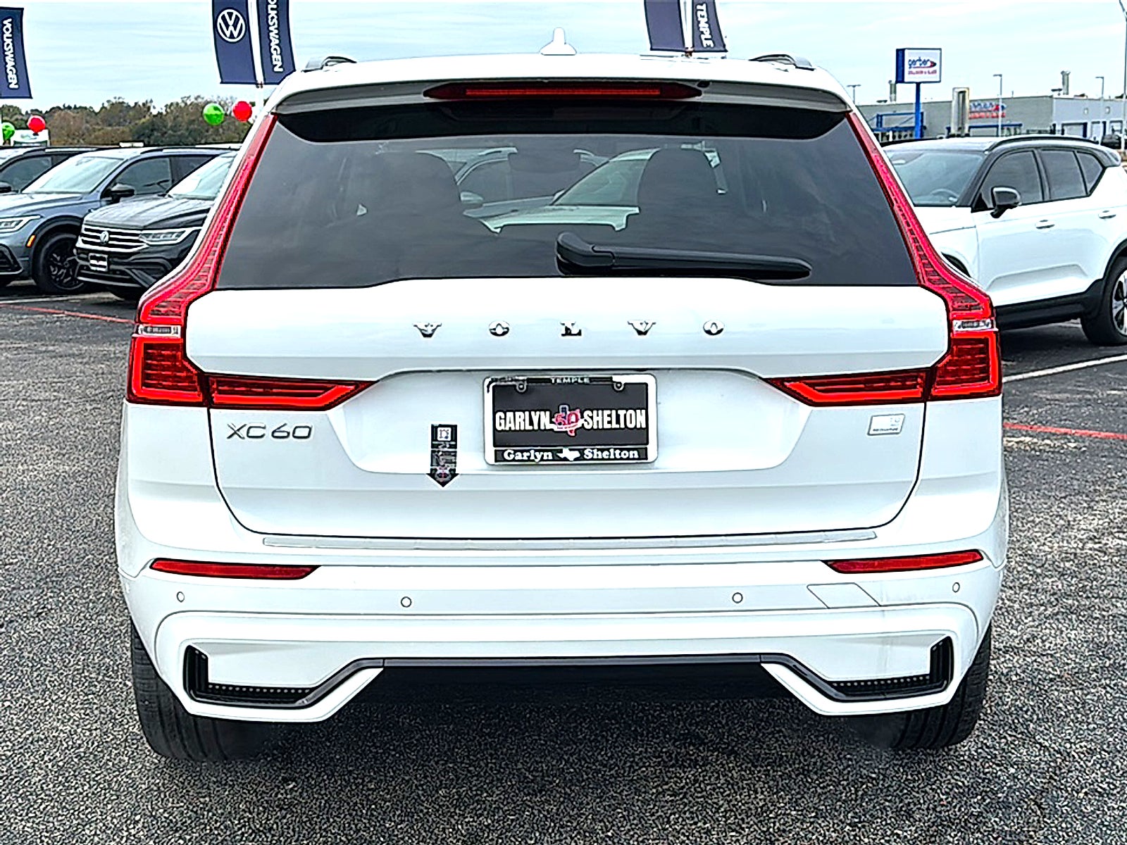 2024 Volvo XC60 Recharge Plug-In Hybrid T8 Plus Dark Theme