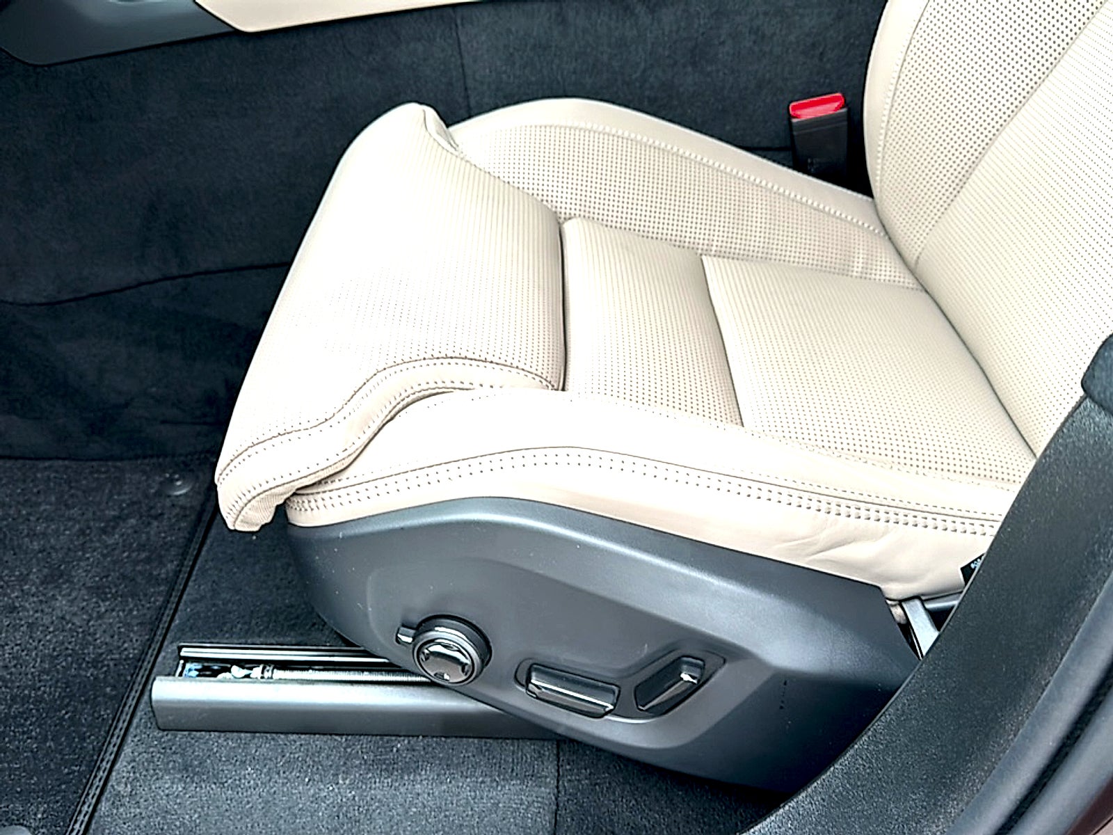 2025 Volvo XC90 Plug-In Hybrid T8 Ultra 6-Seater