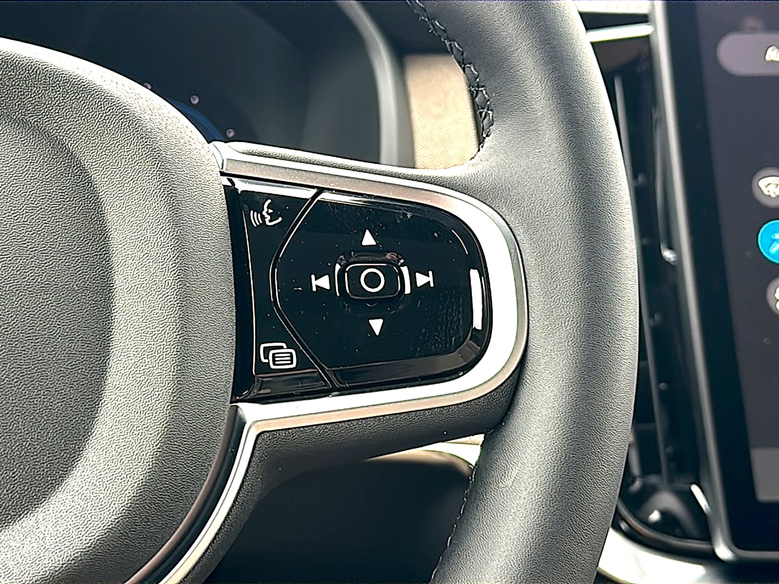 2025 Volvo XC90 Plug-In Hybrid T8 Ultra 6-Seater