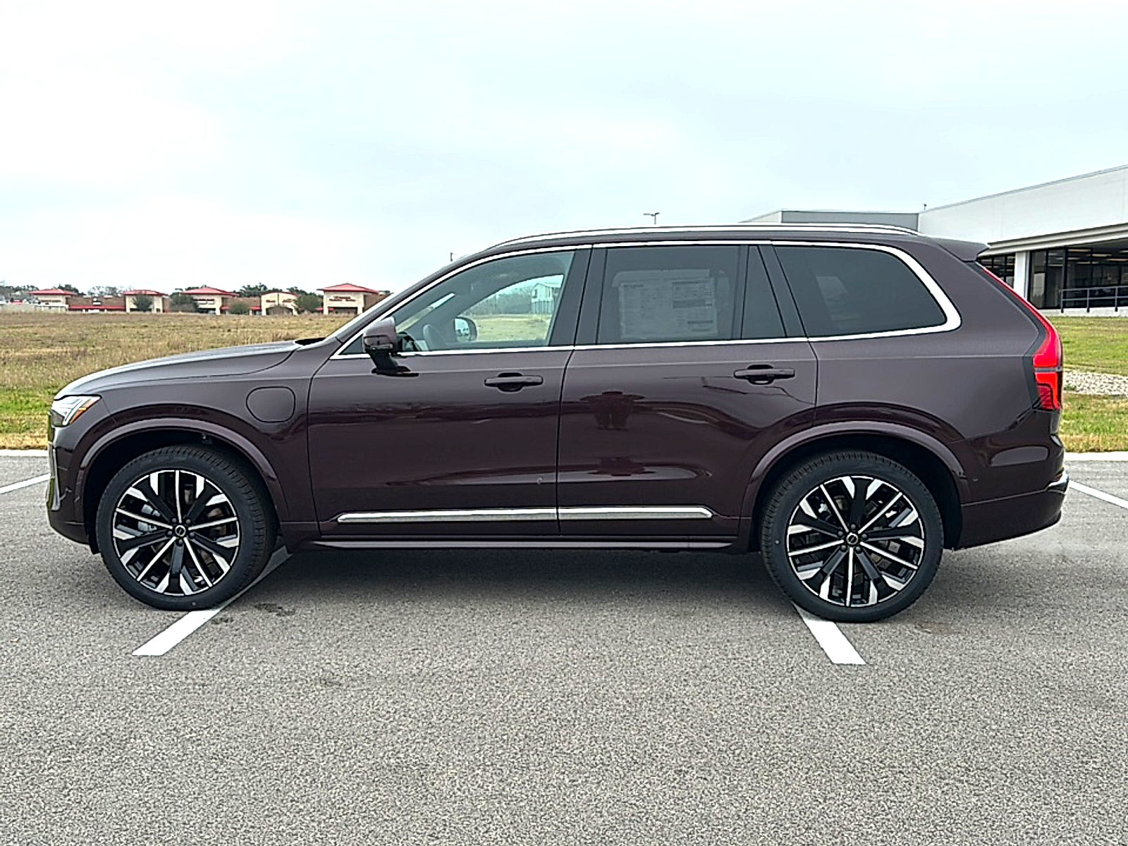 2025 Volvo XC90 Plug-In Hybrid T8 Ultra 6-Seater