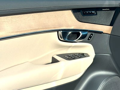 2025 Volvo XC90 Plug-In Hybrid T8 Plus 7-Seater