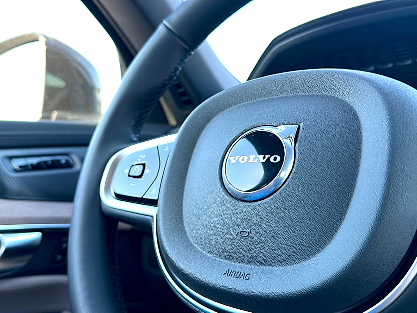 2025 Volvo XC90 Plug-In Hybrid T8 Plus 7-Seater