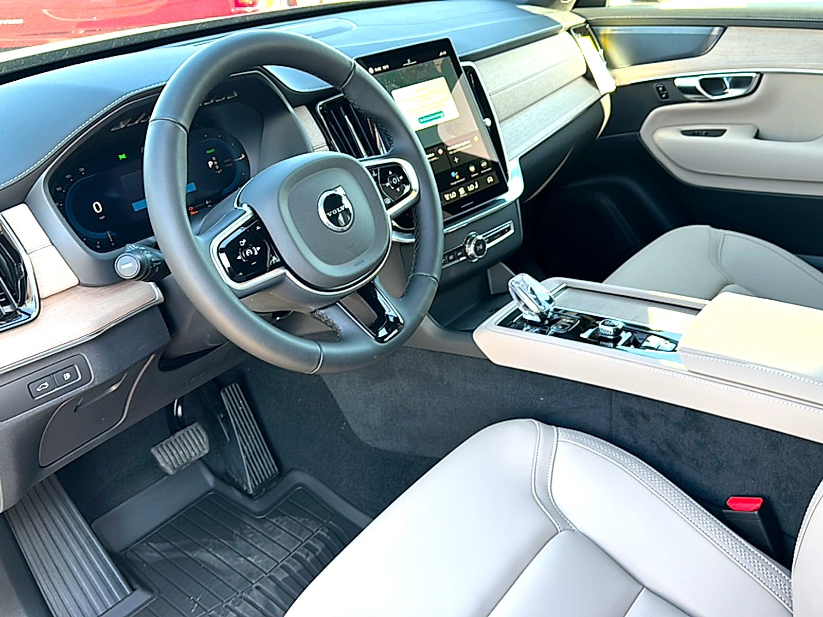 2025 Volvo XC90 Plug-In Hybrid T8 Plus 7-Seater