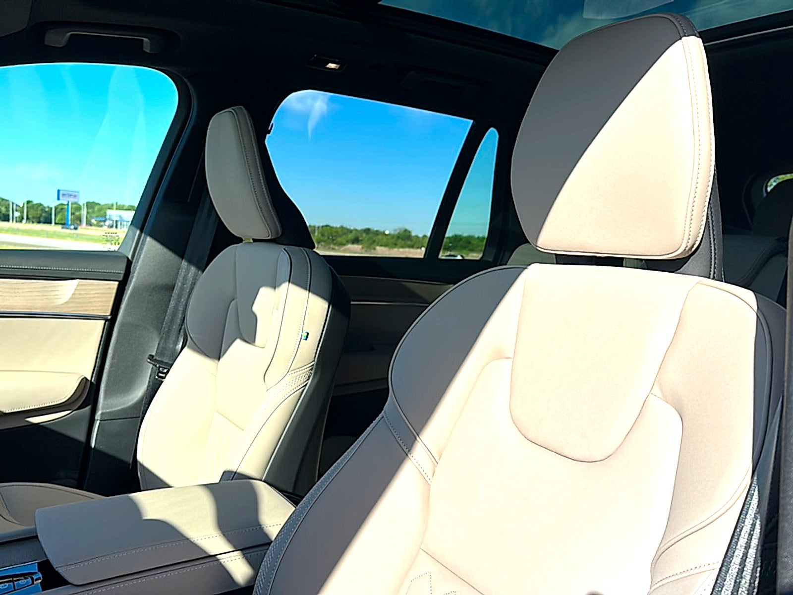 2026 Volvo XC90 Plug-In Hybrid Plus, T8 AWD, Electric/Gasoline, Bright, 7 Seats