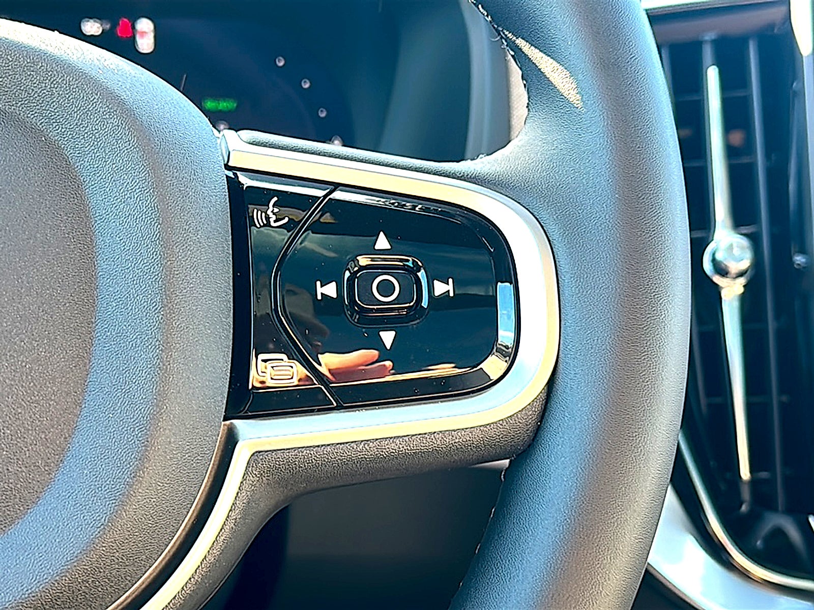 2026 Volvo XC90 Plug-In Hybrid Plus, T8 AWD, Electric/Gasoline, Bright, 7 Seats
