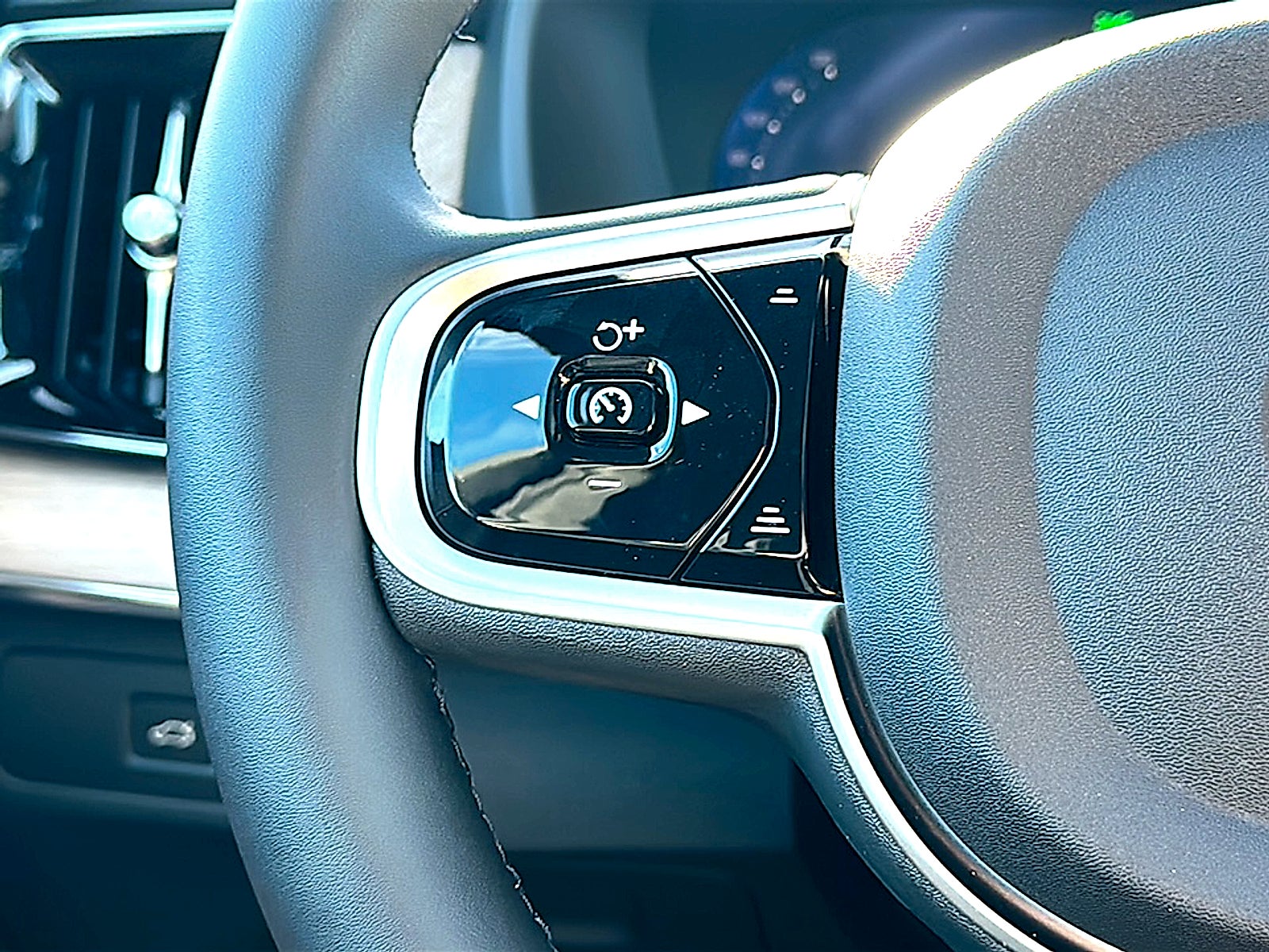 2026 Volvo XC90 Plug-In Hybrid Plus, T8 AWD, Electric/Gasoline, Bright, 7 Seats
